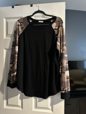 Alife Black Top with Tan Camouflage Raglan Accent